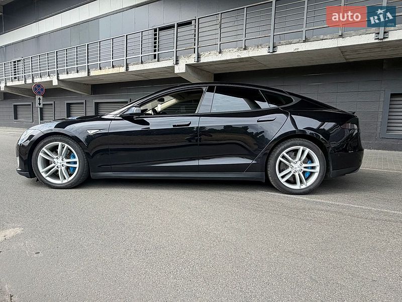 Ліфтбек Tesla Model S 2015 в Києві