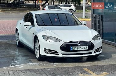 Ліфтбек Tesla Model S 2015 в Рівному