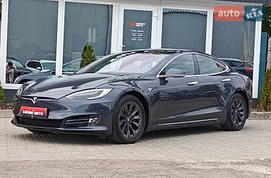 Лифтбек Tesla Model S 2018 в Львове