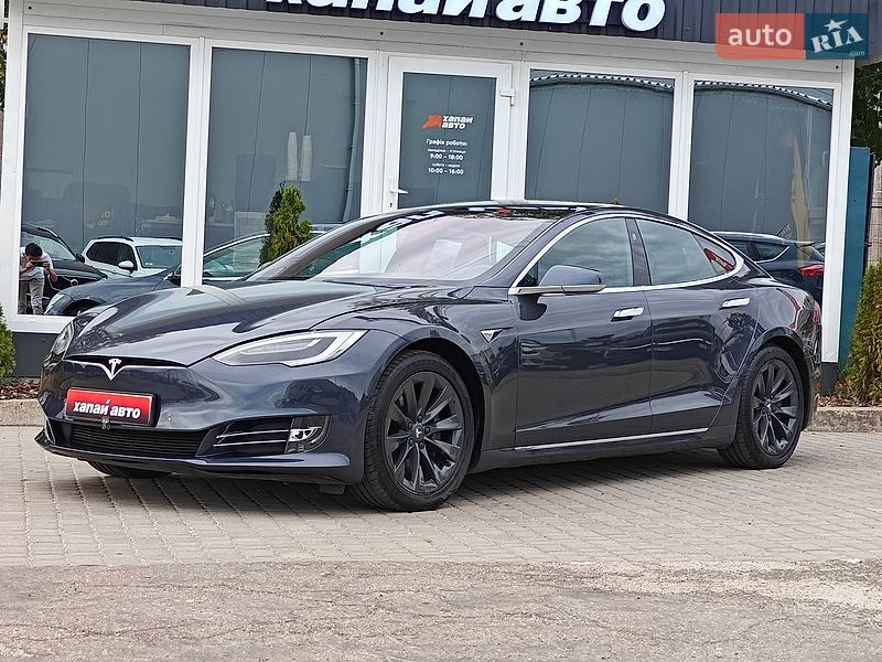 Ліфтбек Tesla Model S 2018 в Львові