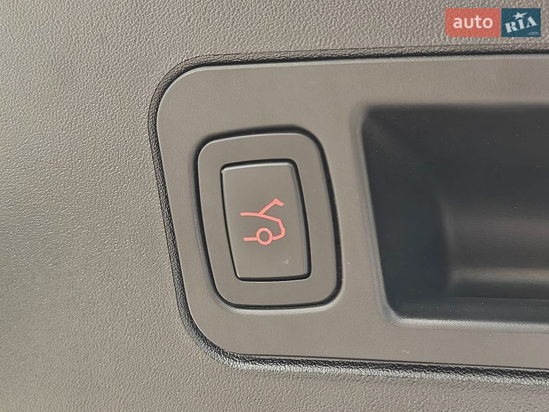 Ліфтбек Tesla Model S 2018 в Львові