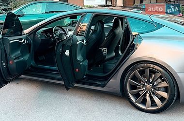 Ліфтбек Tesla Model S 2017 в Києві