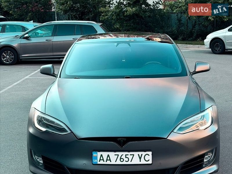 Ліфтбек Tesla Model S 2017 в Києві