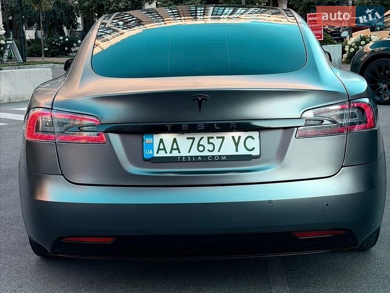Ліфтбек Tesla Model S 2017 в Києві