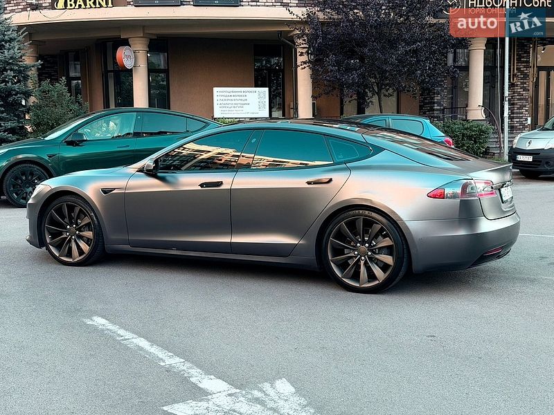 Ліфтбек Tesla Model S 2017 в Києві