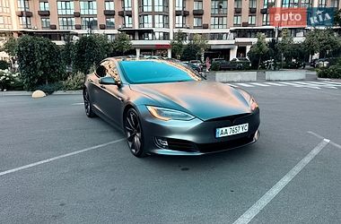 Ліфтбек Tesla Model S 2017 в Києві