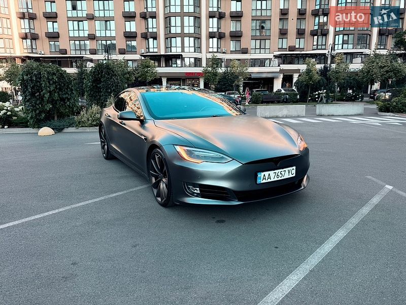 Ліфтбек Tesla Model S 2017 в Києві