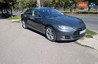 Ліфтбек Tesla Model S 2014 в Дніпрі