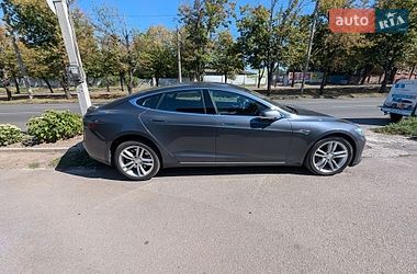 Ліфтбек Tesla Model S 2014 в Дніпрі