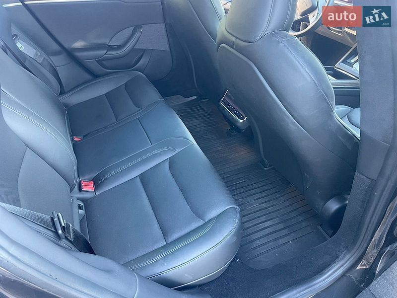Лифтбек Tesla Model S 2024 в Черкассах