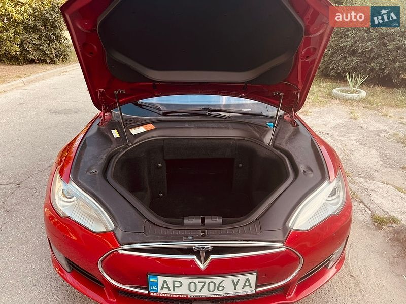 Ліфтбек Tesla Model S 2016 в Запоріжжі