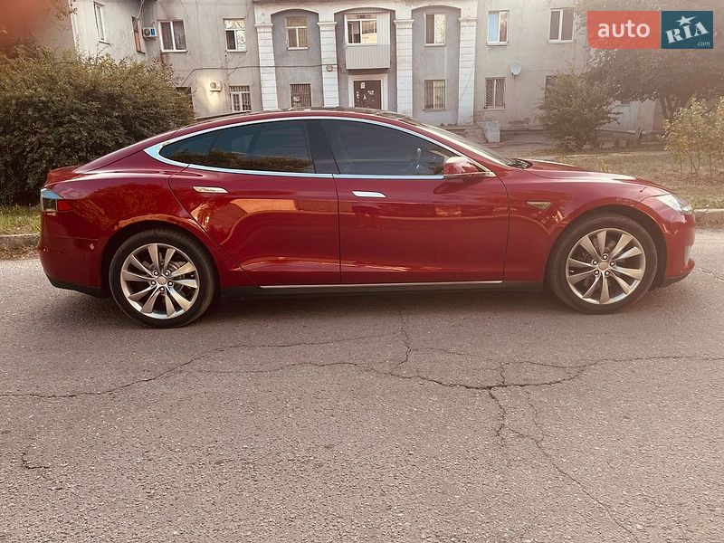 Ліфтбек Tesla Model S 2016 в Запоріжжі