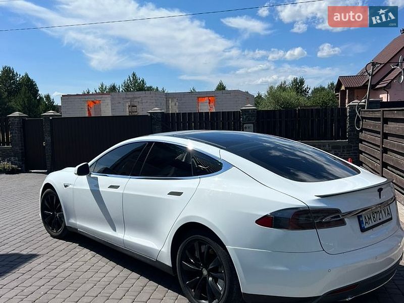 Лифтбек Tesla Model S 2014 в Житомире
