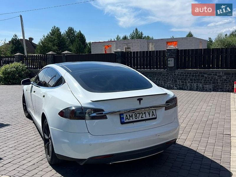 Лифтбек Tesla Model S 2014 в Житомире