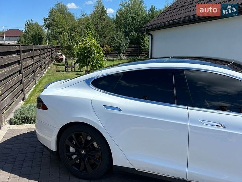 Лифтбек Tesla Model S 2014 в Житомире