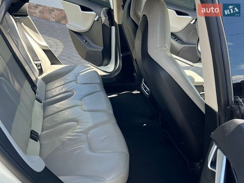Лифтбек Tesla Model S 2014 в Житомире
