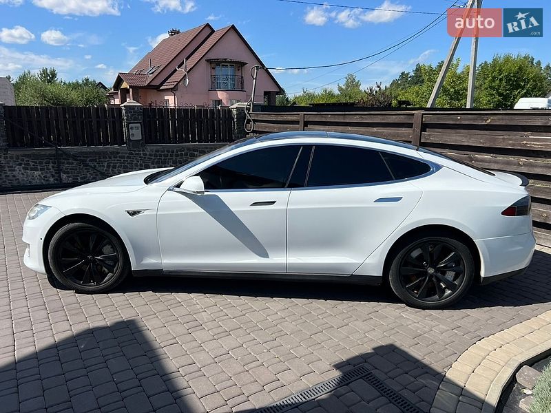 Лифтбек Tesla Model S 2014 в Житомире