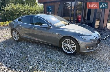 Лифтбек Tesla Model S 2014 в Черновцах