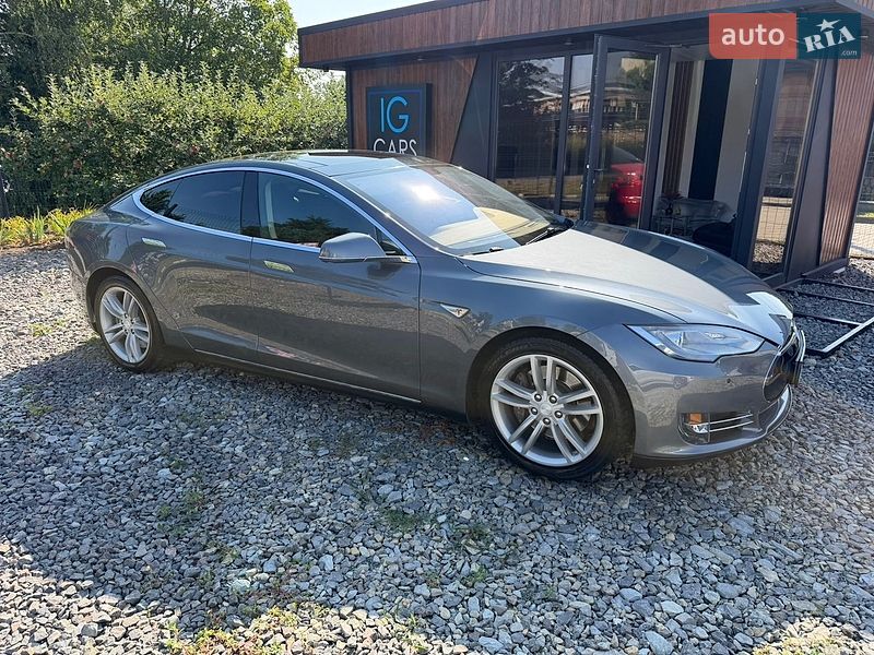 Лифтбек Tesla Model S 2014 в Черновцах