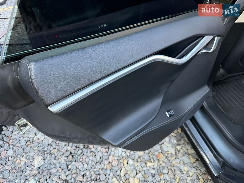 Лифтбек Tesla Model S 2014 в Черновцах
