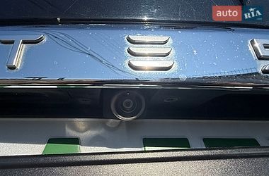 Ліфтбек Tesla Model S 2016 в Києві