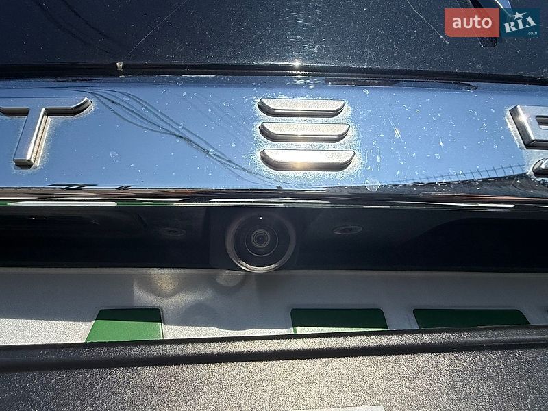 Ліфтбек Tesla Model S 2016 в Києві