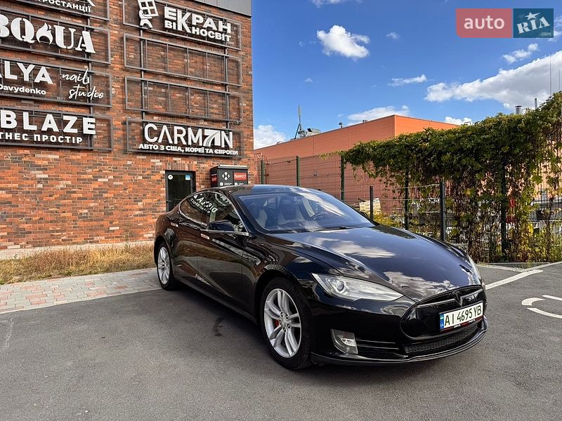 Ліфтбек Tesla Model S 2012 в Києві
