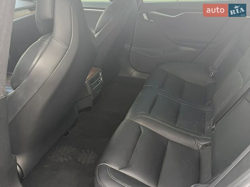 Лифтбек Tesla Model S 2018 в Первомайске
