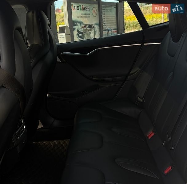 Ліфтбек Tesla Model S 2016 в Львові фото 18 Ліфтбек Tesla Model S 2016 в Львові
