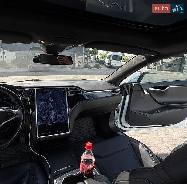 Ліфтбек Tesla Model S 2016 в Львові фото 15 Ліфтбек Tesla Model S 2016 в Львові
