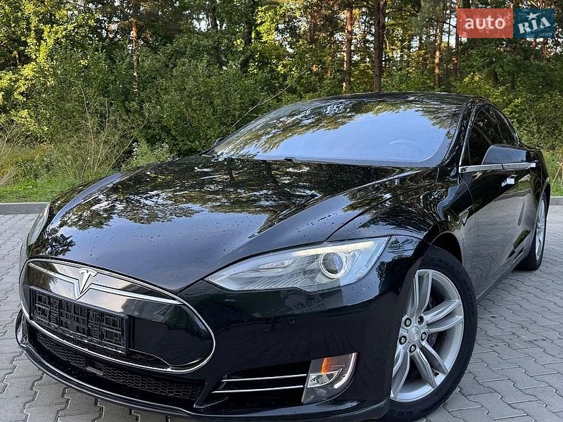 Лифтбек Tesla Model S 2014 в Новояворовске