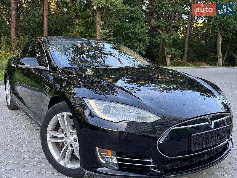 Лифтбек Tesla Model S 2014 в Новояворовске