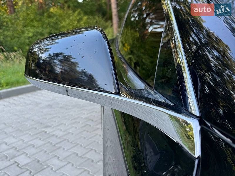 Лифтбек Tesla Model S 2014 в Новояворовске