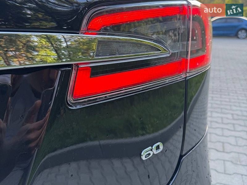 Лифтбек Tesla Model S 2014 в Новояворовске