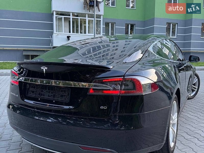 Лифтбек Tesla Model S 2014 в Новояворовске
