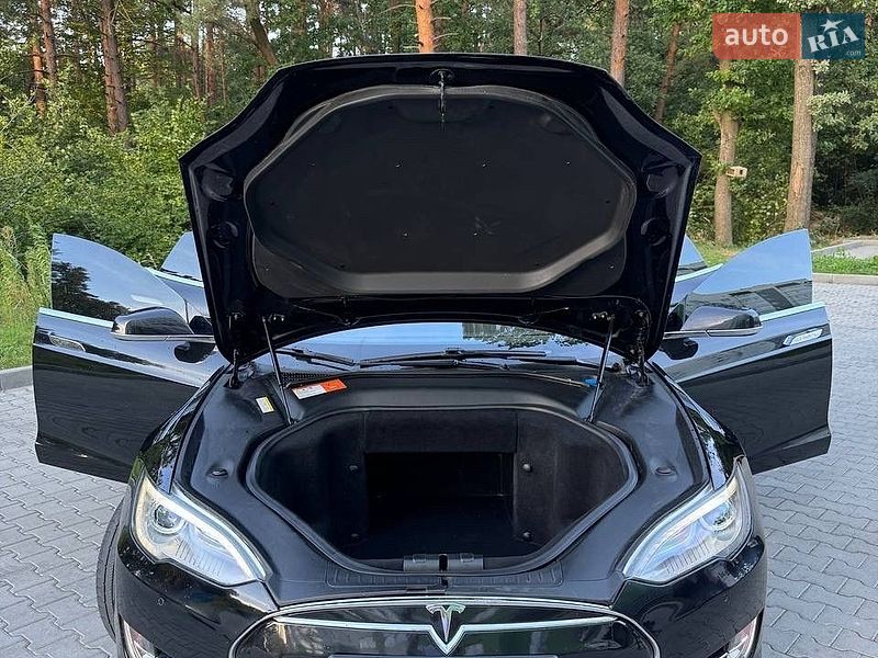 Лифтбек Tesla Model S 2014 в Новояворовске