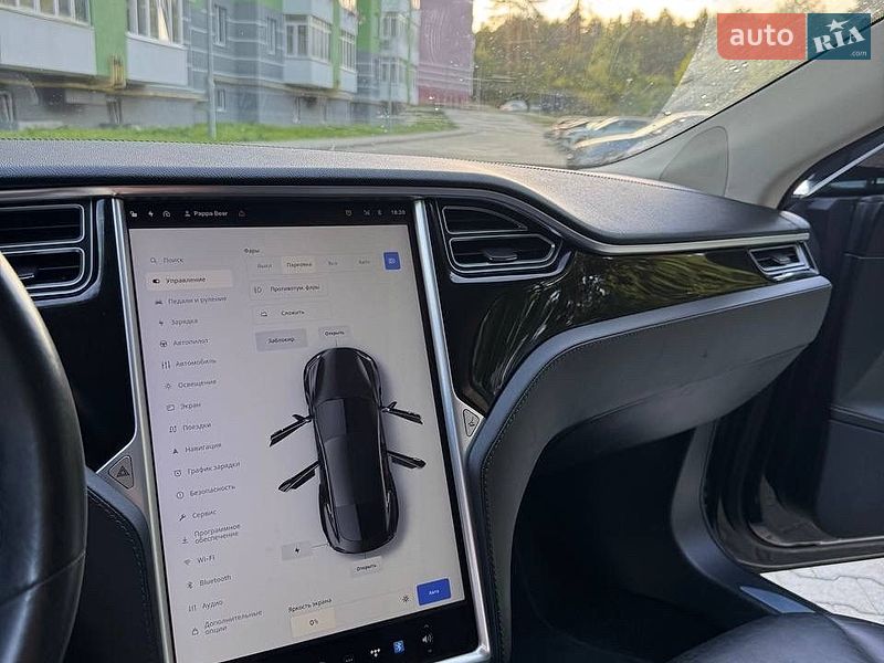 Лифтбек Tesla Model S 2014 в Новояворовске