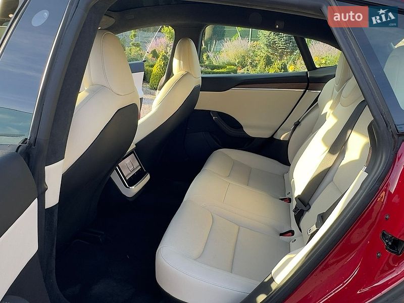 Ліфтбек Tesla Model S 2022 в Жовкві