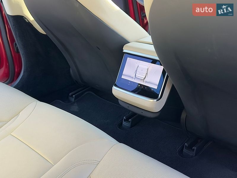 Ліфтбек Tesla Model S 2022 в Жовкві