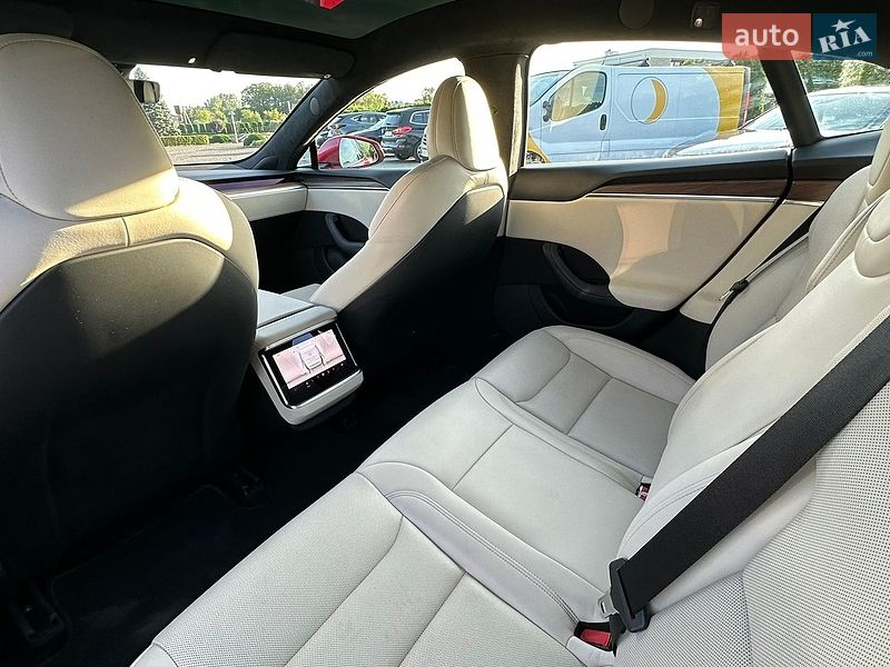 Ліфтбек Tesla Model S 2022 в Жовкві