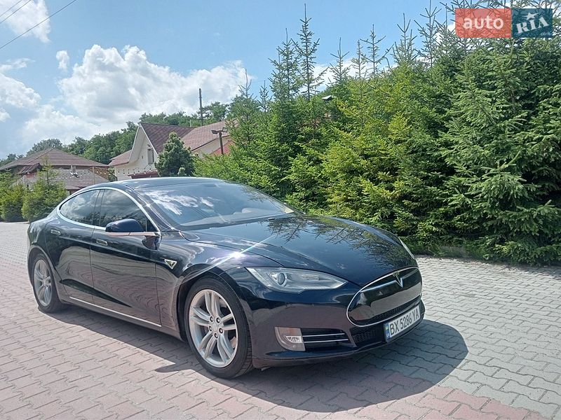 Tesla Model S 2013