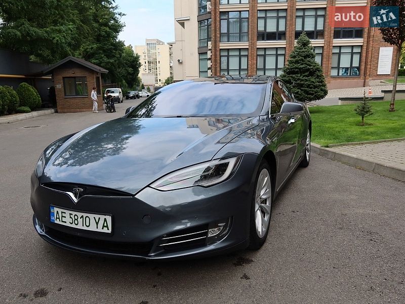 Лифтбек Tesla Model S 2014 в Днепре фото Лифтбек Tesla Model S 2014 в Днепре