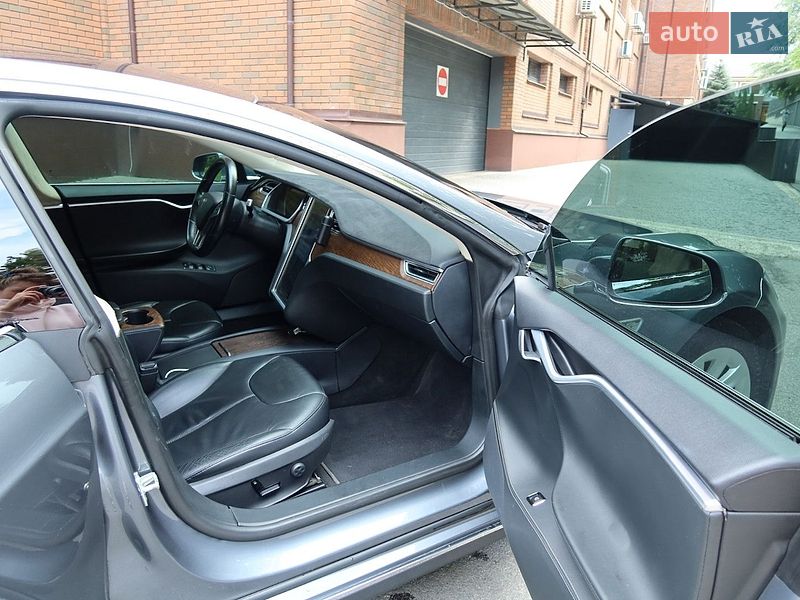 Лифтбек Tesla Model S 2014 в Днепре фото 12 Лифтбек Tesla Model S 2014 в Днепре