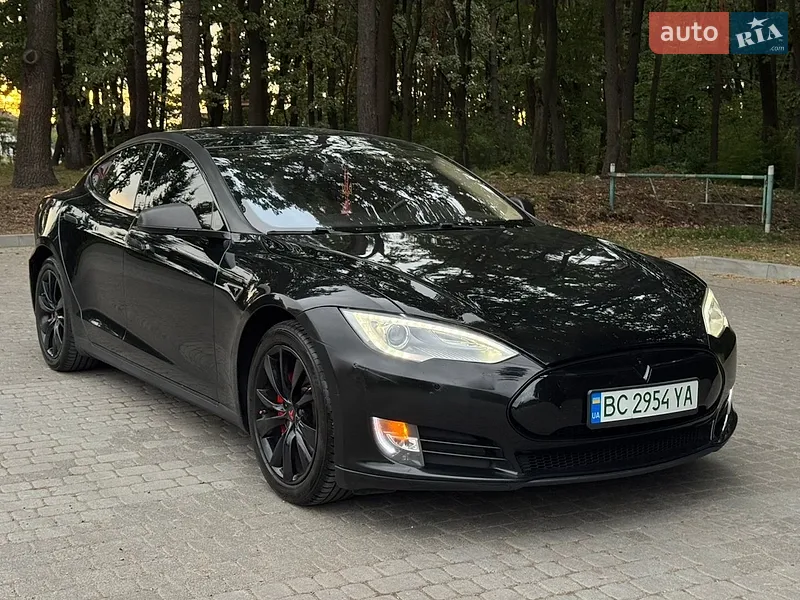 Tesla Model S 2014