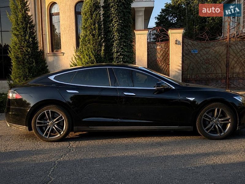 Лифтбек Tesla Model S 2013 в Одессе