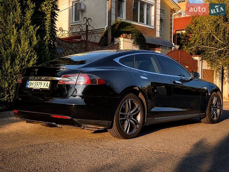 Лифтбек Tesla Model S 2013 в Одессе