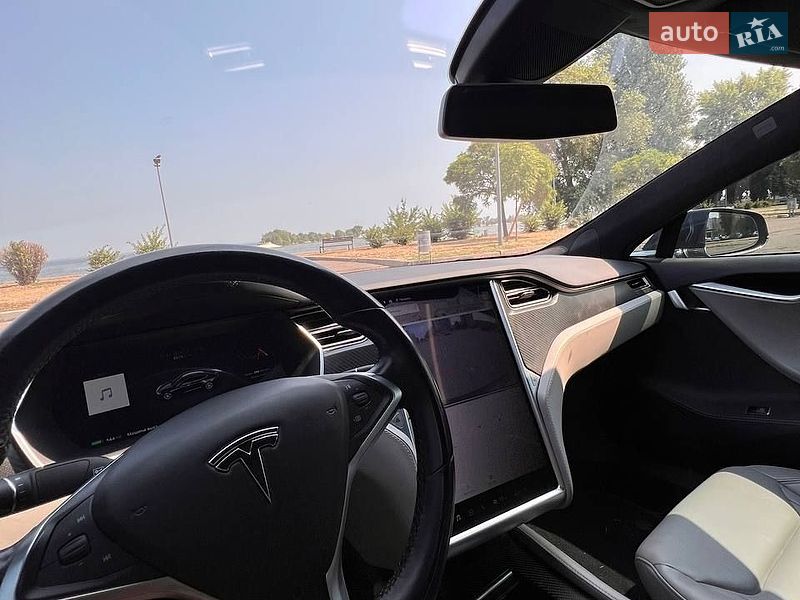Лифтбек Tesla Model S 2015 в Черкассах