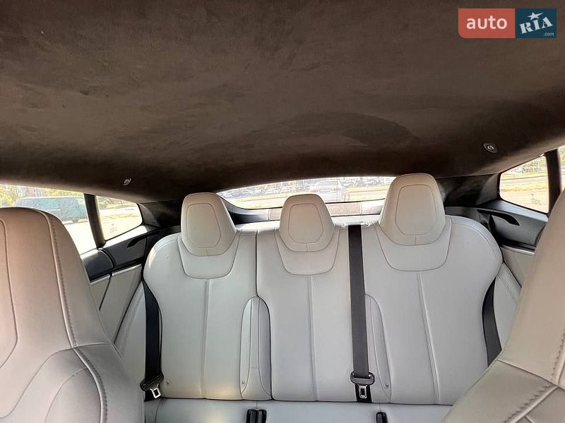 Лифтбек Tesla Model S 2015 в Черкассах