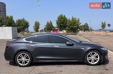 Лифтбек Tesla Model S 2015 в Черкассах