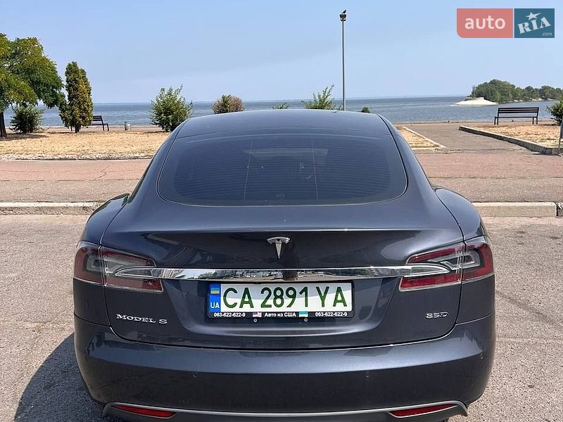 Лифтбек Tesla Model S 2015 в Черкассах